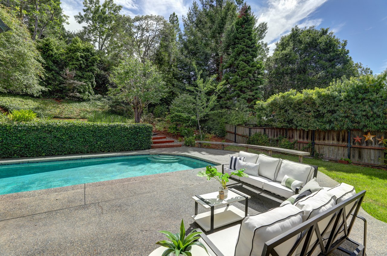 Private Reedlands Residence with a Pool 