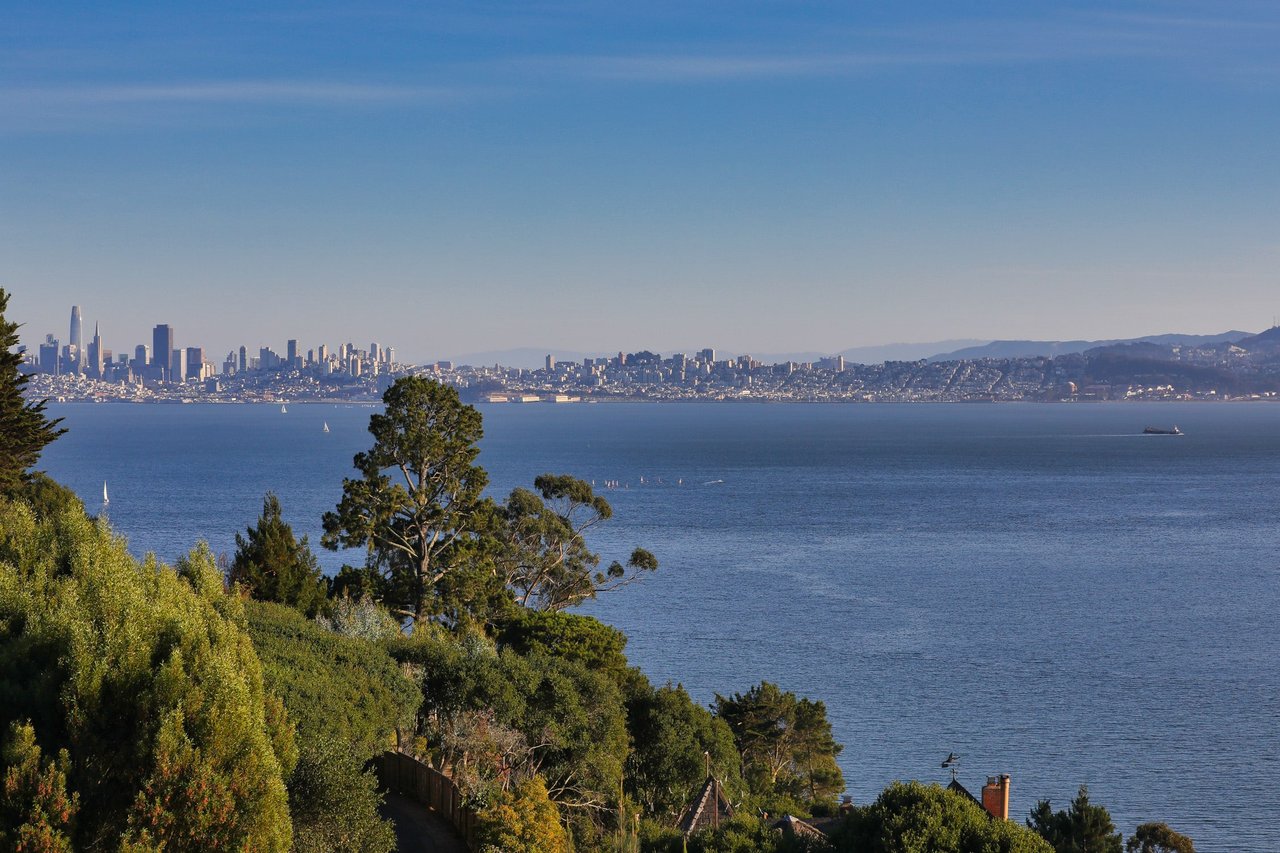 Phenomenal Luxury Residence with Sweeping Views Across the Bay