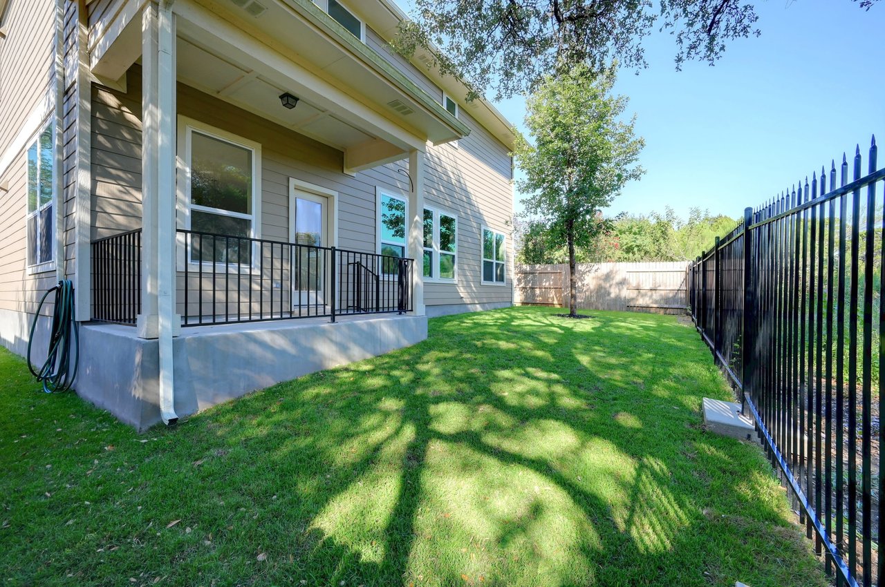 712 Waterfall Way