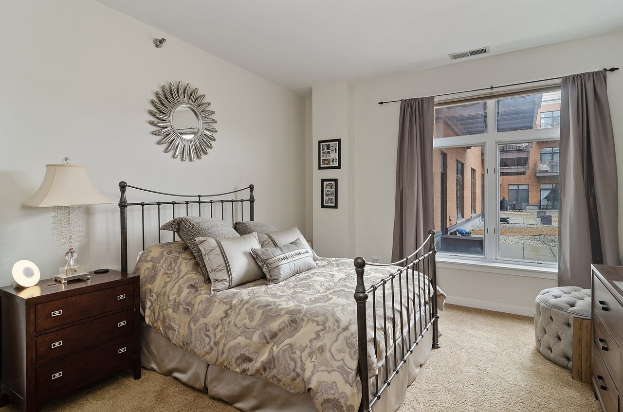 600 W Drummond Place # 318