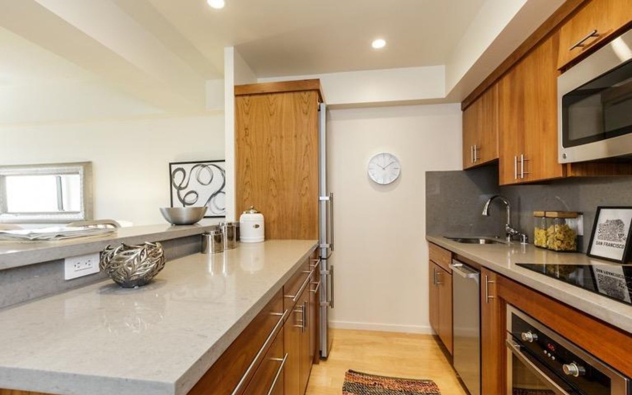 1177 California #304