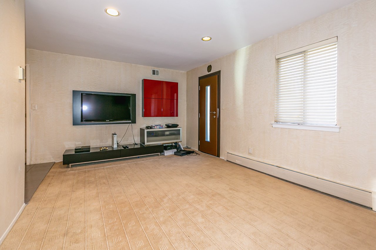 50 Juniper Lane, Muttontown