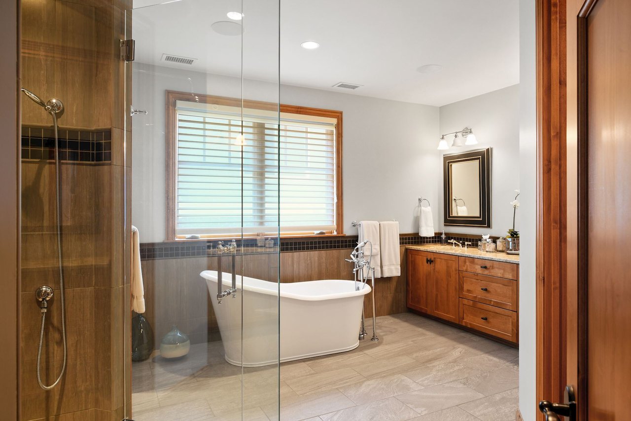 230 Manitoba Ave S, #210, Wayzata