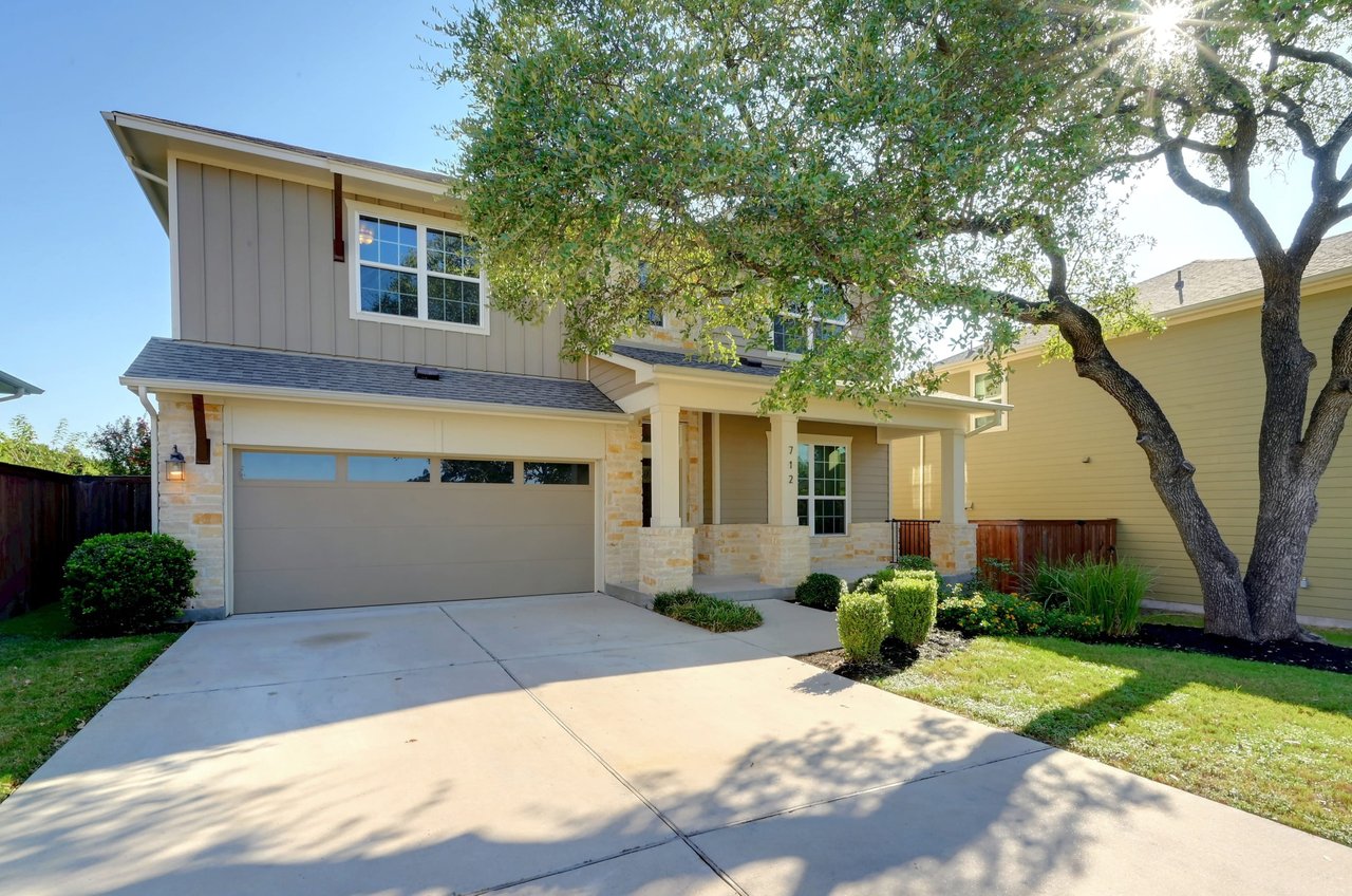 712 Waterfall Way