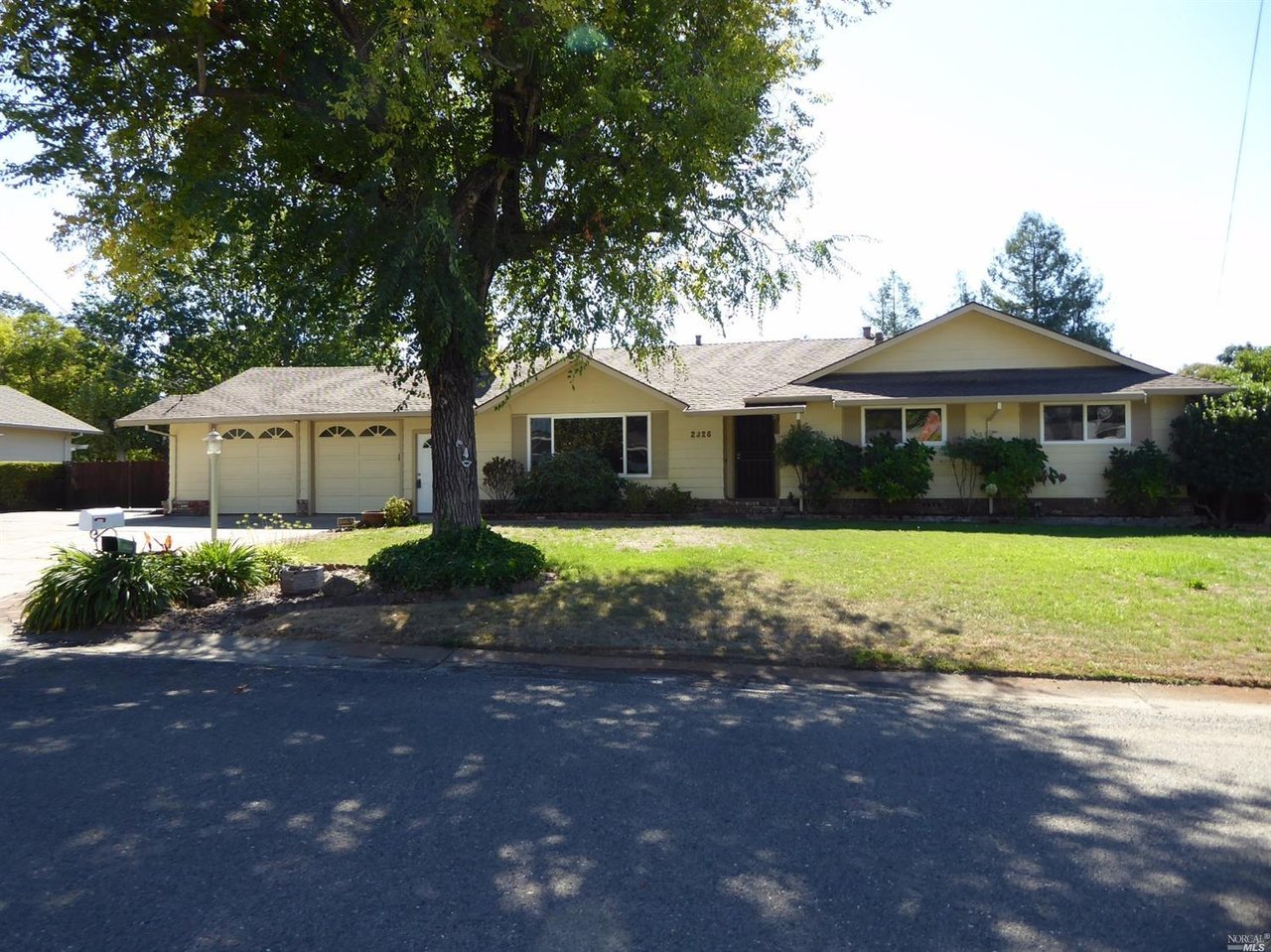 2326 Oak Knoll Dr