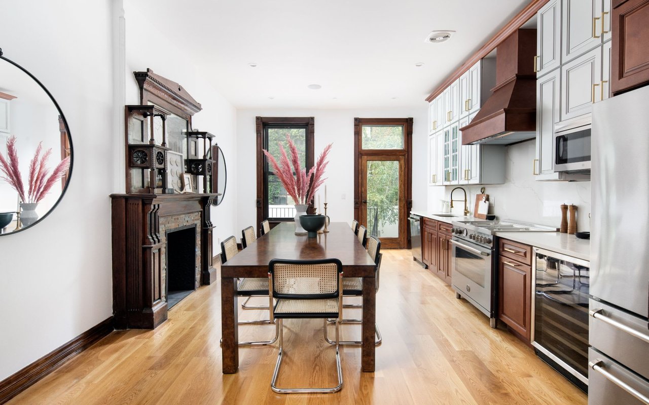 16 W 131st St