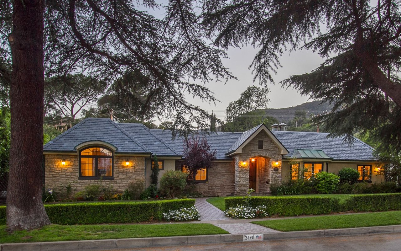 3161 Country Club Dr