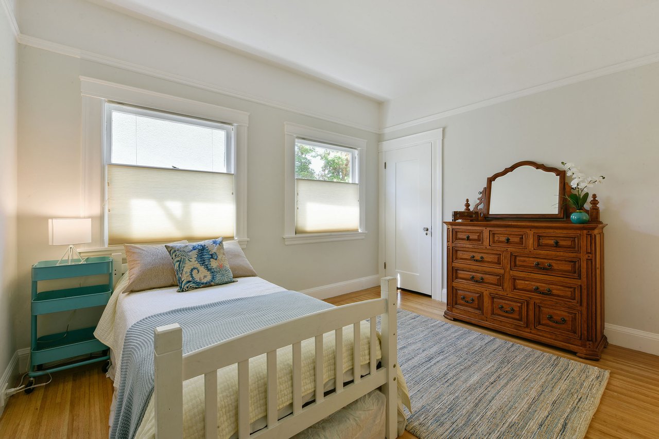 811 Santa Clara Ave
