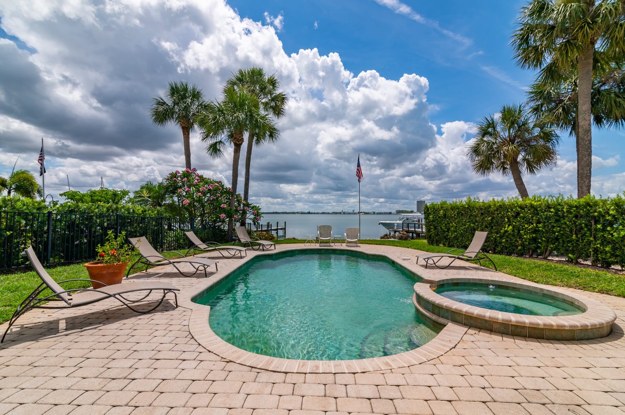 Prestigious Address in Lido Shores