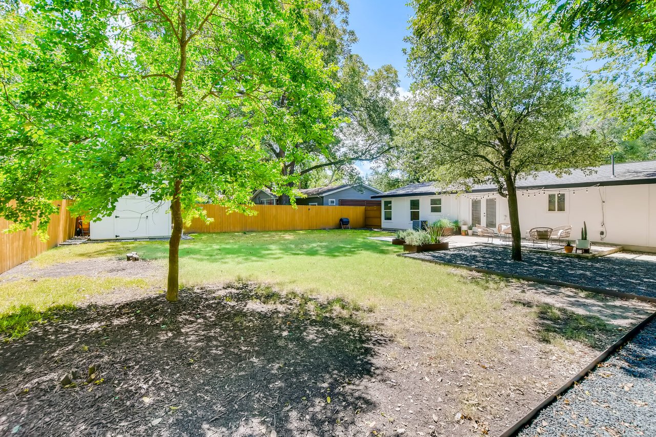 1606 Sweetbriar Avenue