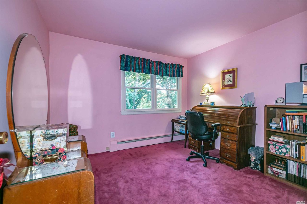 10 Cupid Ct, Dix Hills