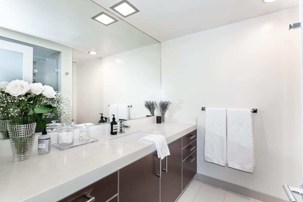 Beautiful Condo in Brentwood