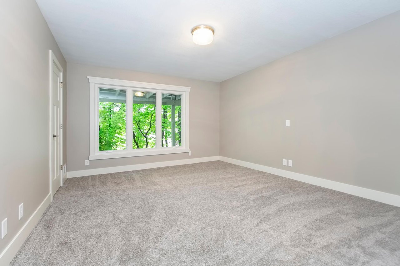 Beautifully Remodeled Bayswater Townhome!