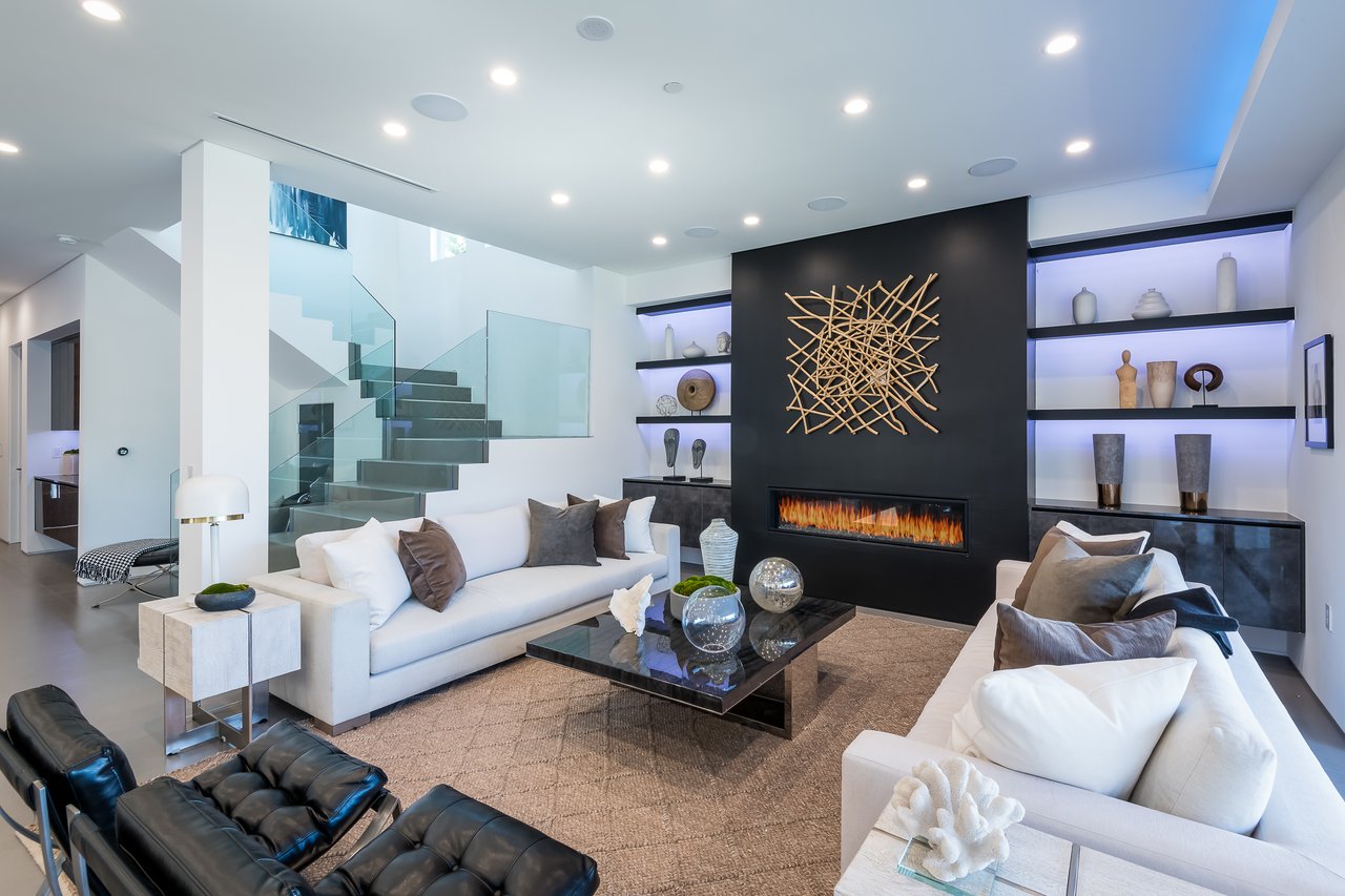 Stunning Modern Smart Home in Sherman Oaks