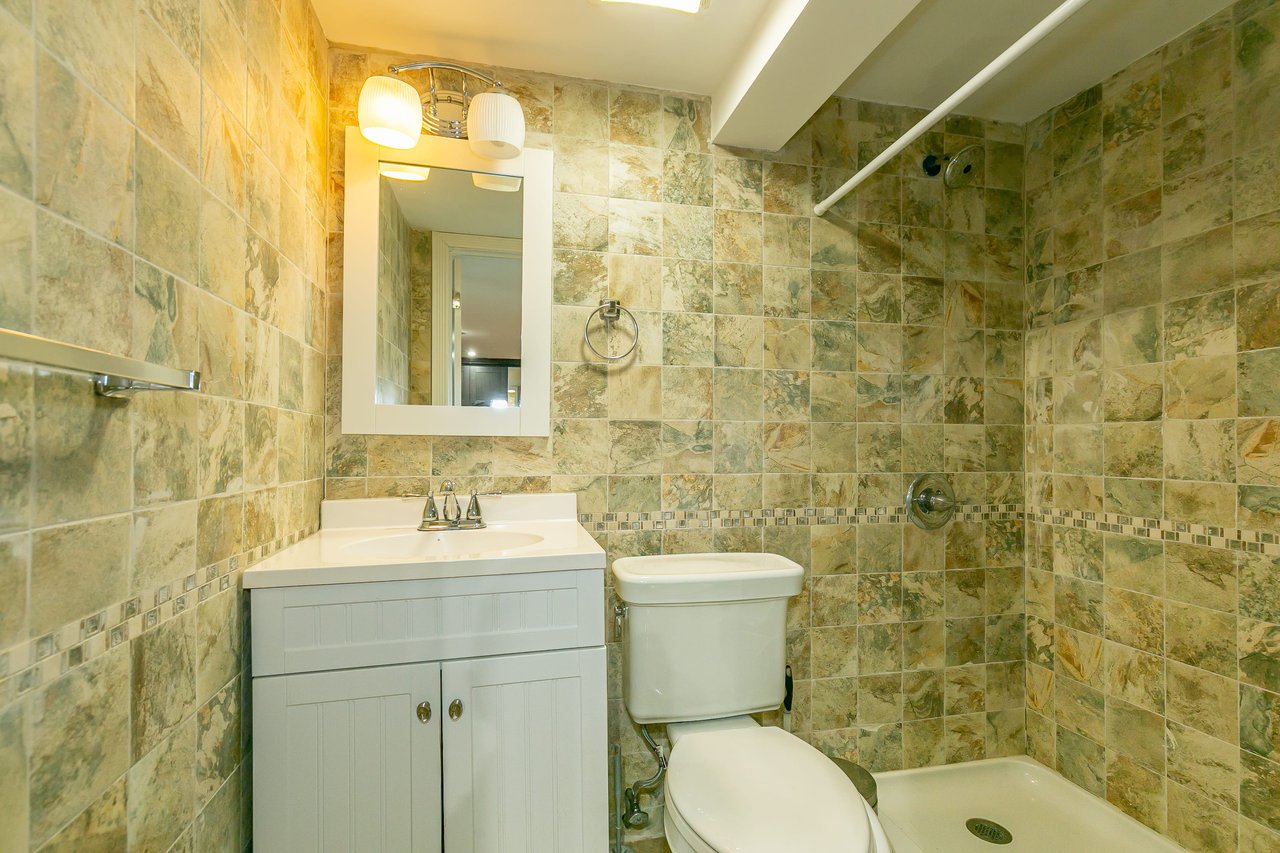 1 W Fern Drive, Jericho
