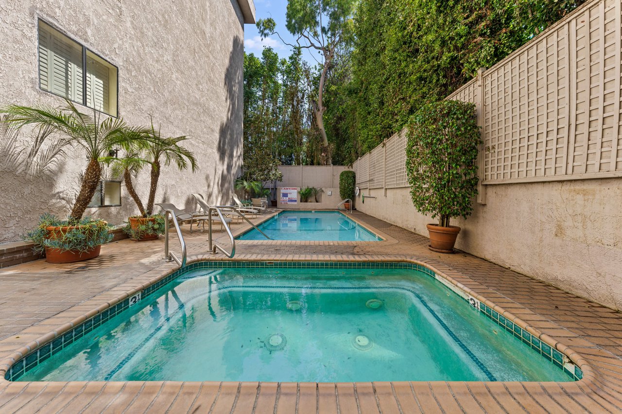 1520 S Beverly Glen Blvd #301