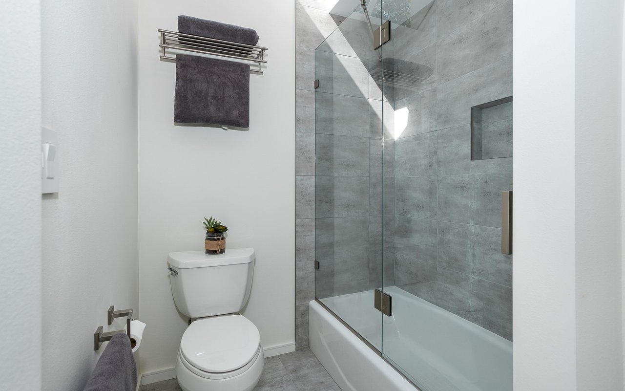 2300 Duane St, #6