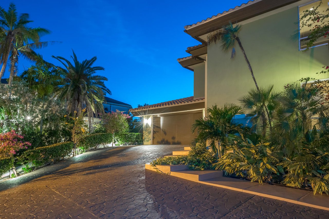 682 Mourning Dove Dr