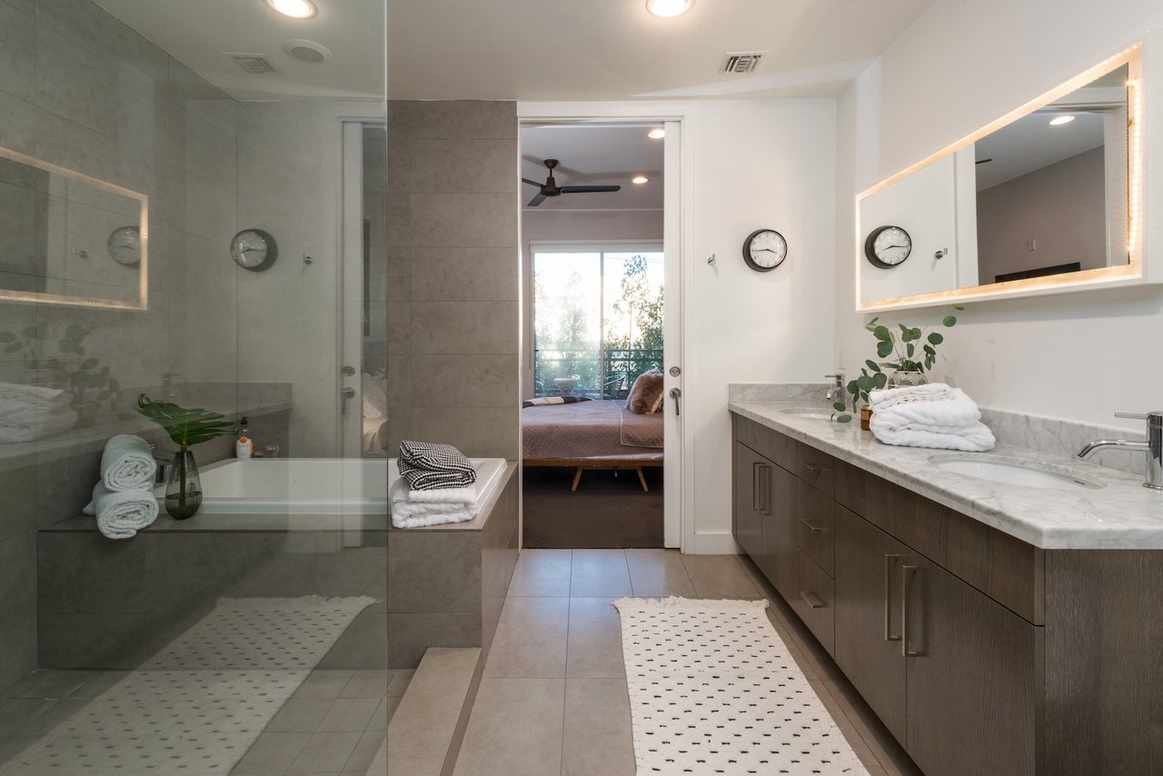 Modern 2 Bedroom/ 2 bath at the Metropol