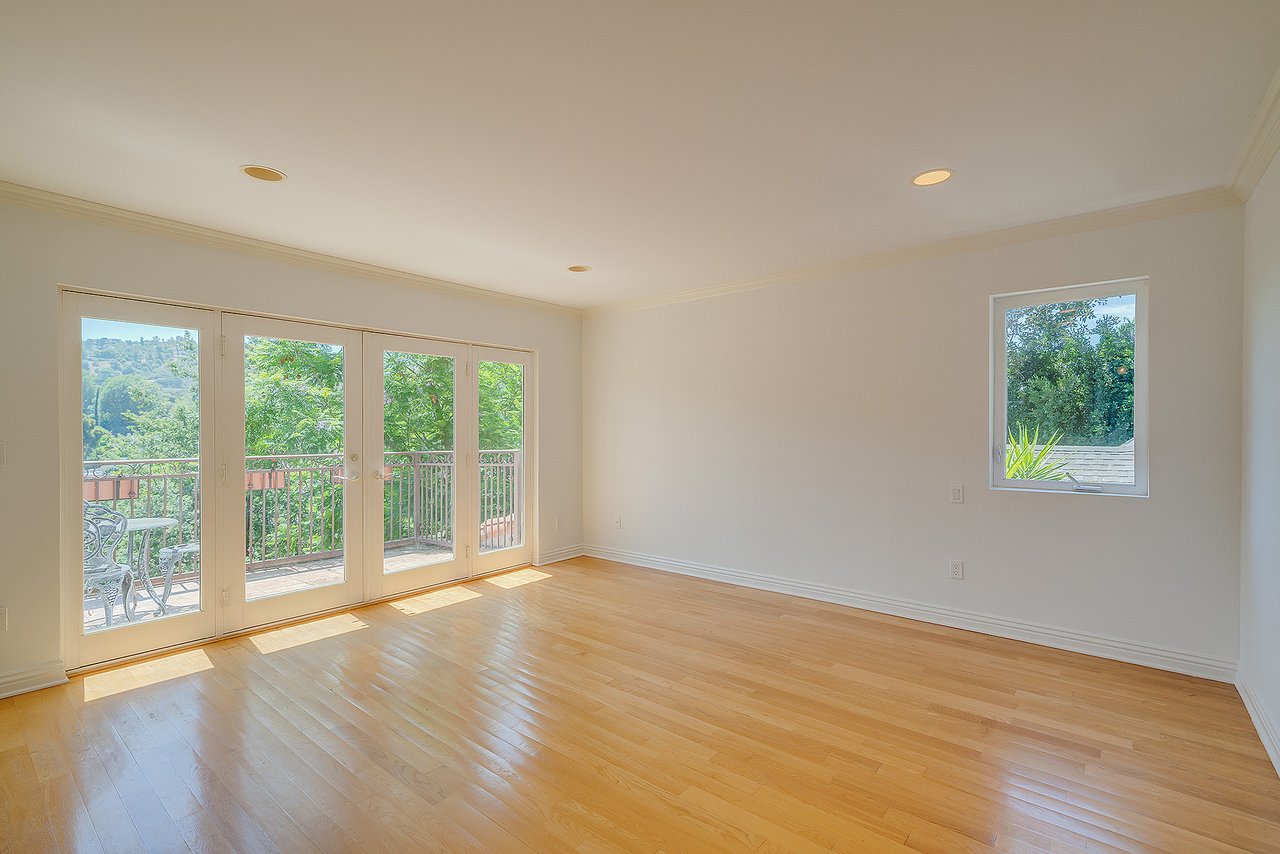 3130 Hollycrest Dr. 