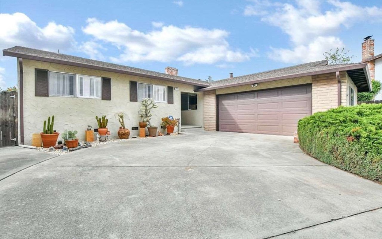 1123 Albans Ct