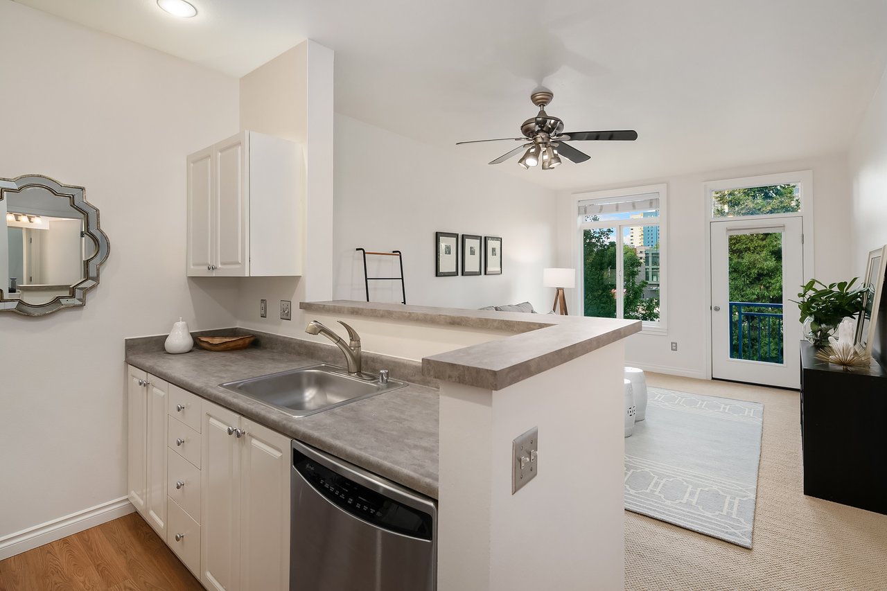 #438 2415 2nd Ave