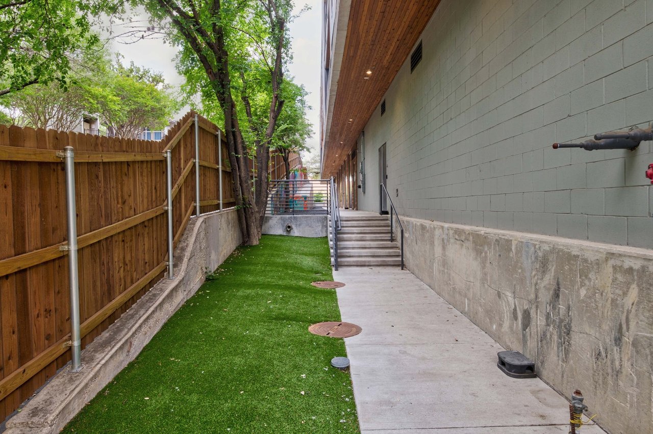 900 S 1st St #405, Austin, Texas 78704