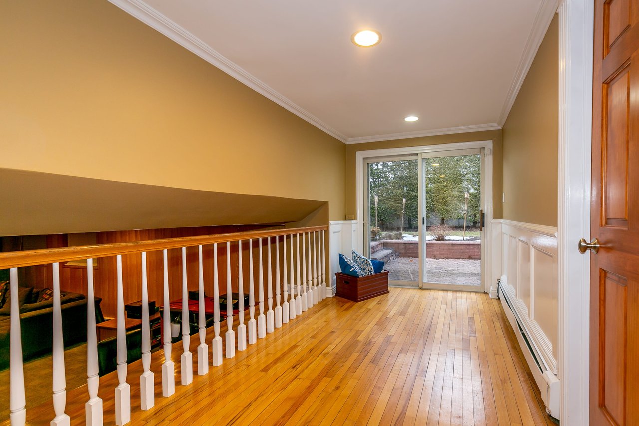 1 Gloria Dr, Woodbury