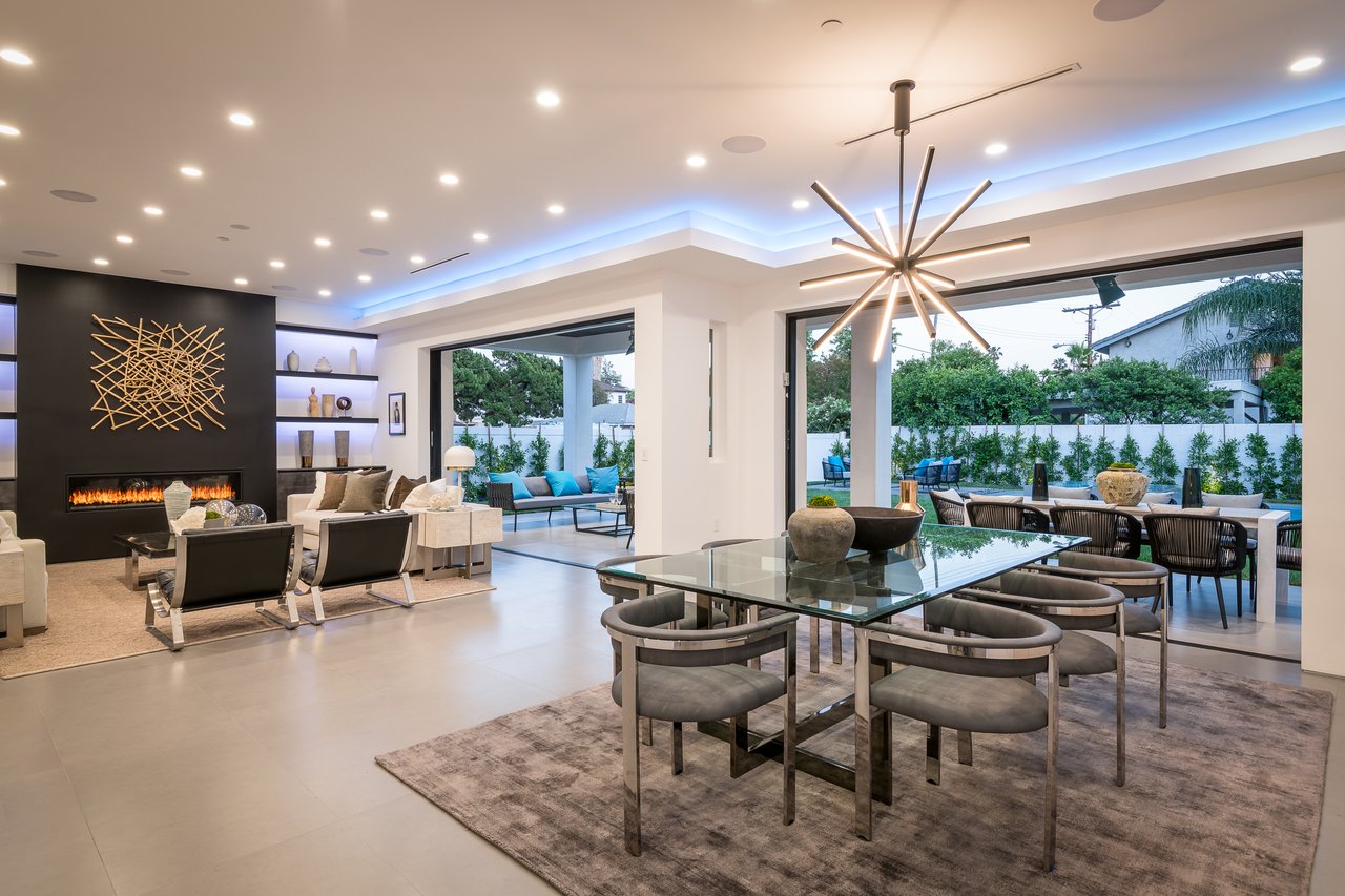 Stunning Modern Smart Home in Sherman Oaks