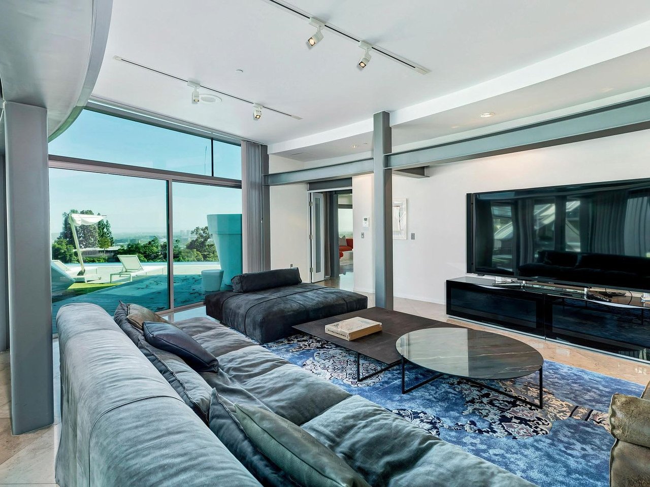 Estate Opulent
