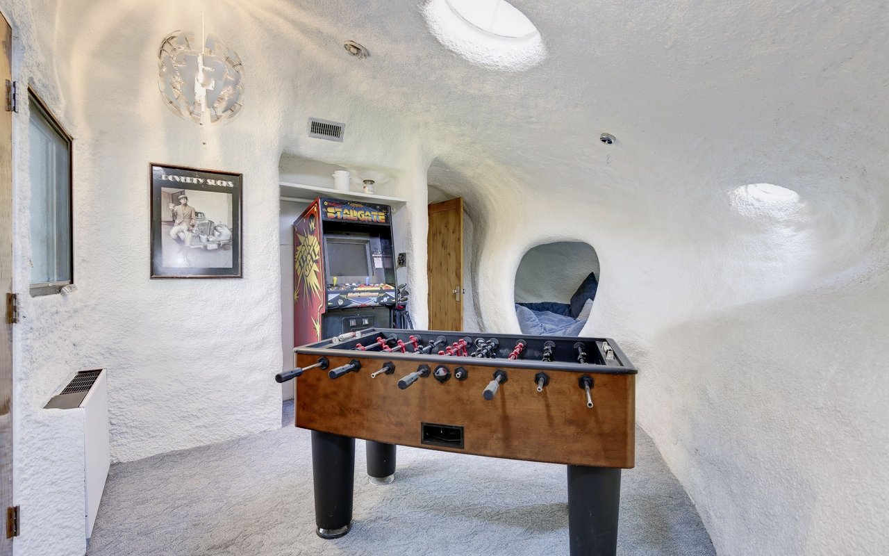 Mushroom House: 4949 Allan Rd