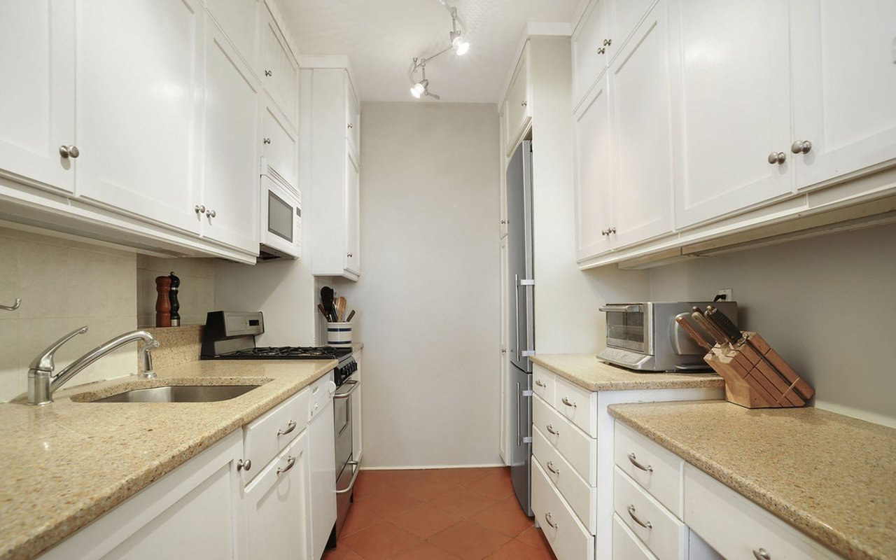 116 Pinehurst Ave, #J32