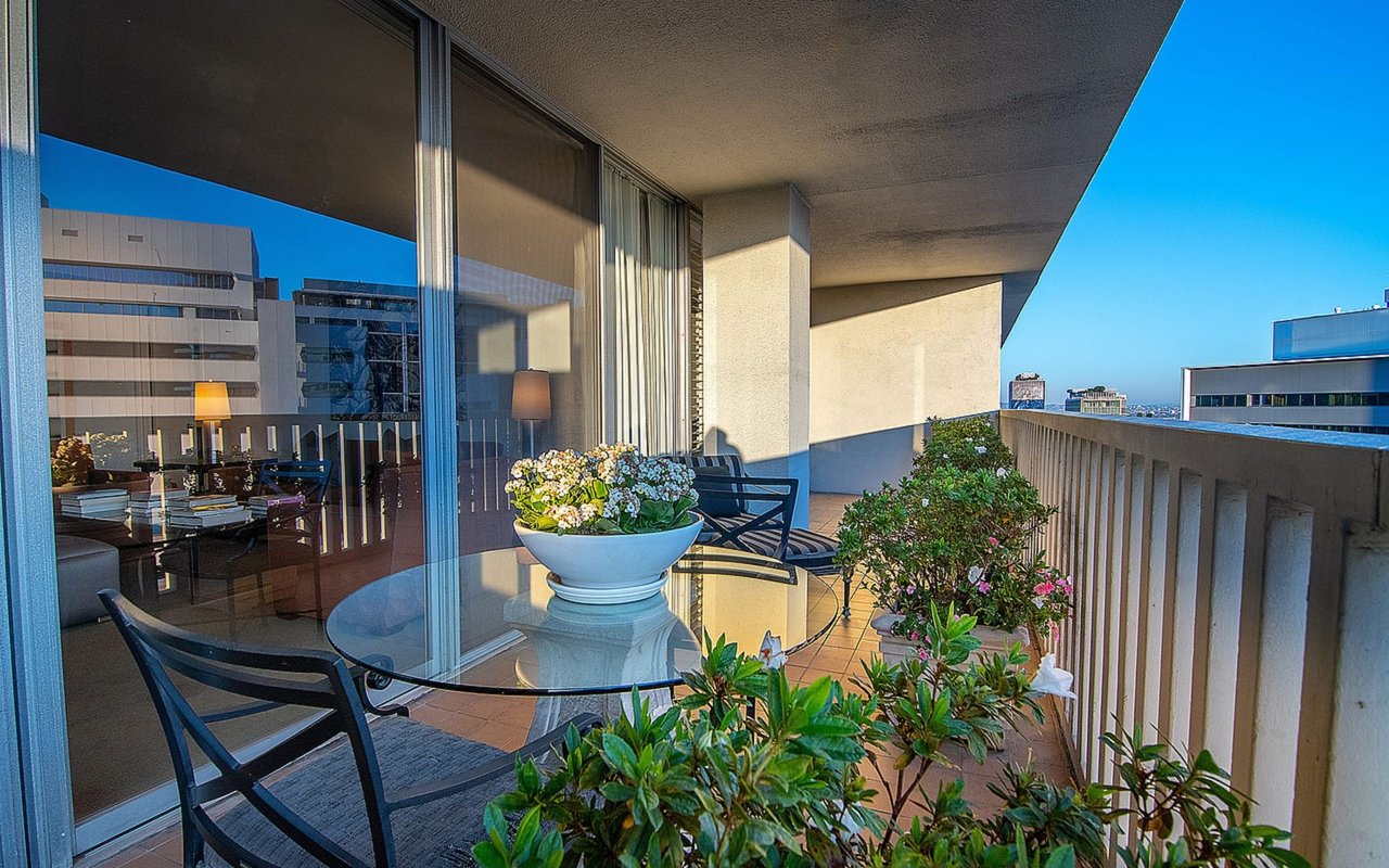 9255 Doheny Rd, #804