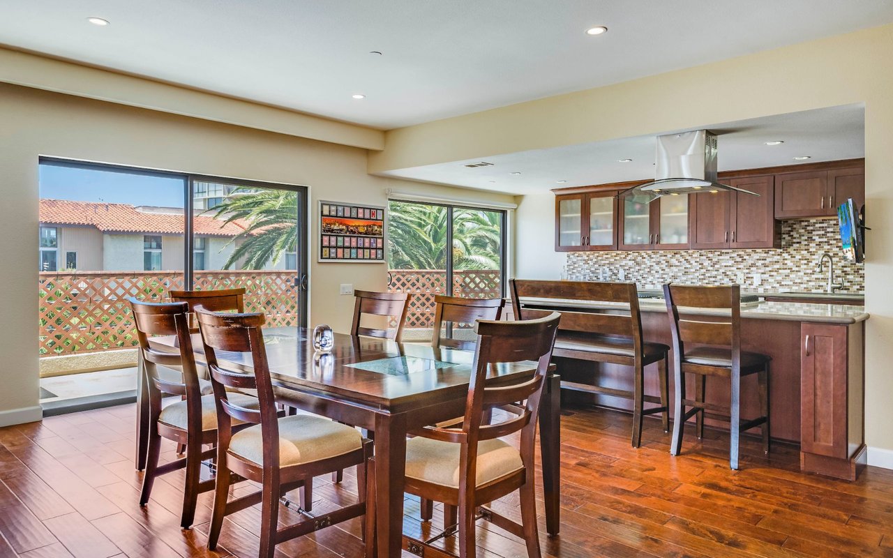 512 Esplanade, #301