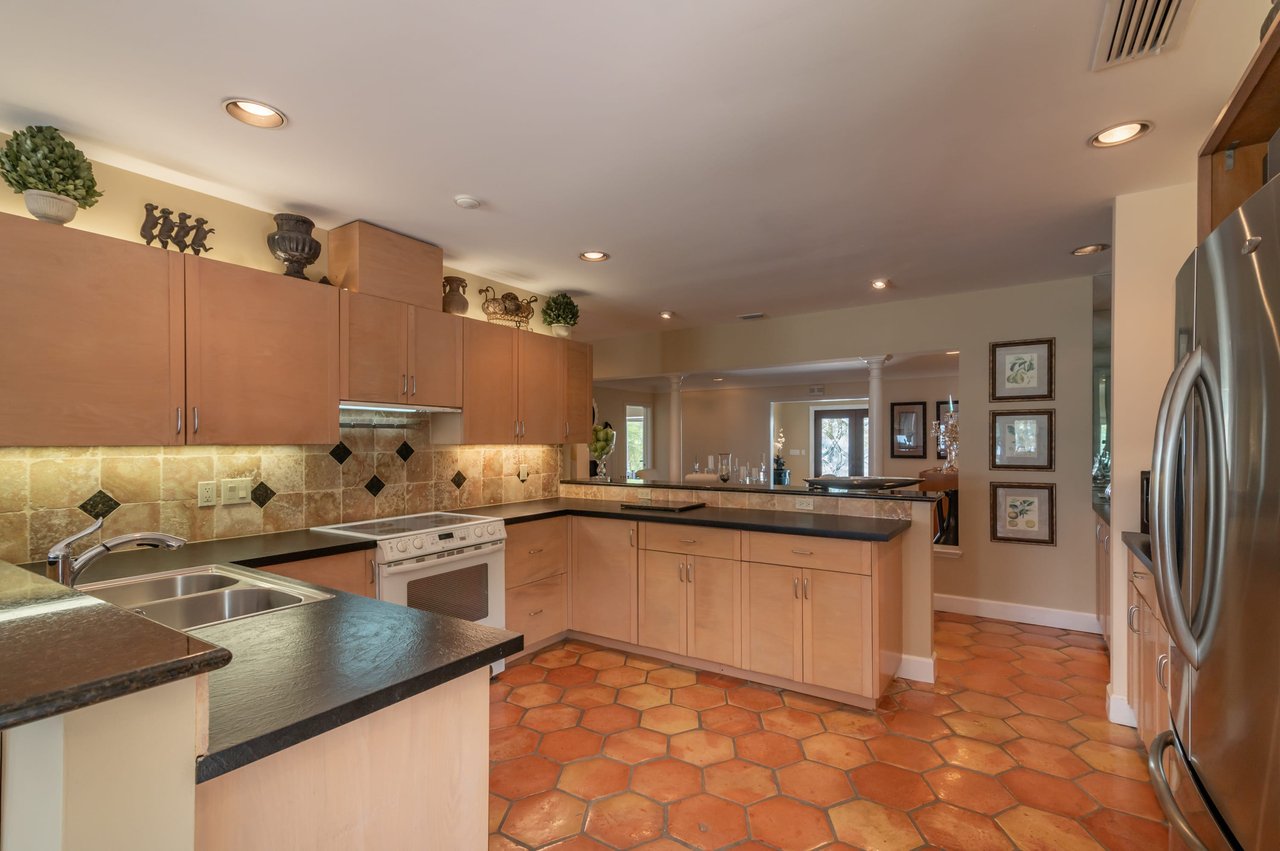 Prestigious Address in Lido Shores