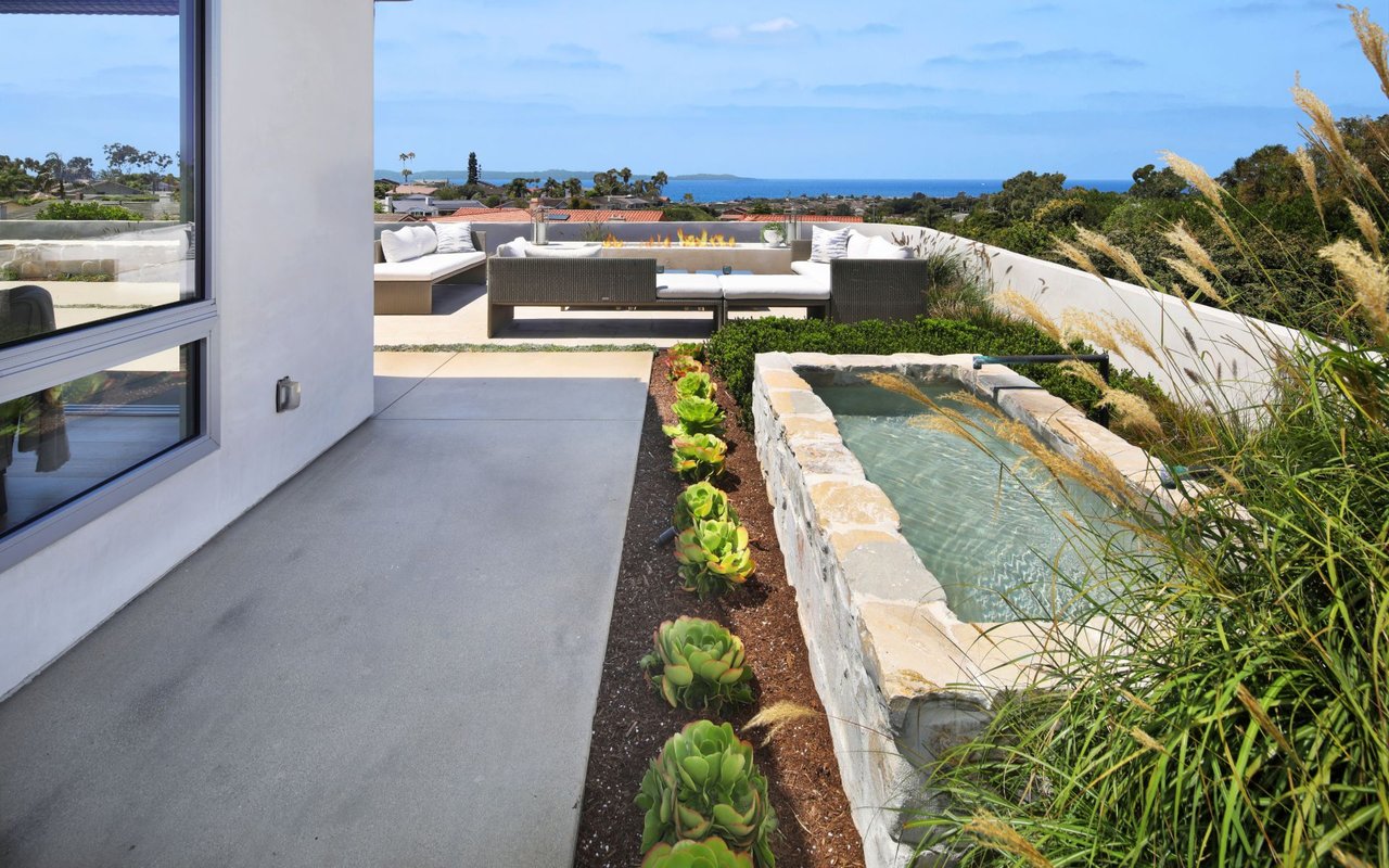 1633 Castle Cove Circle