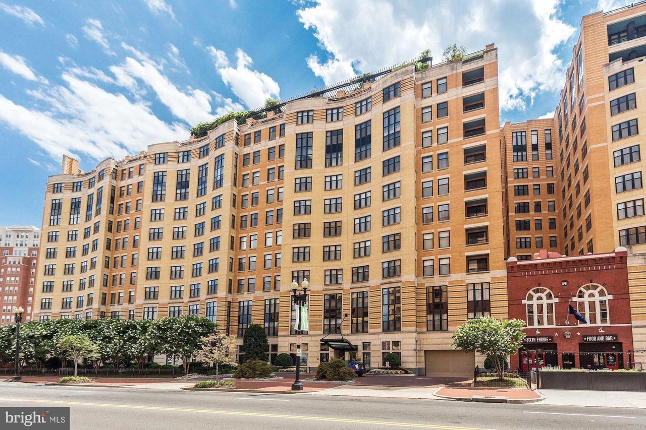 400 Massachusetts Ave NW #201