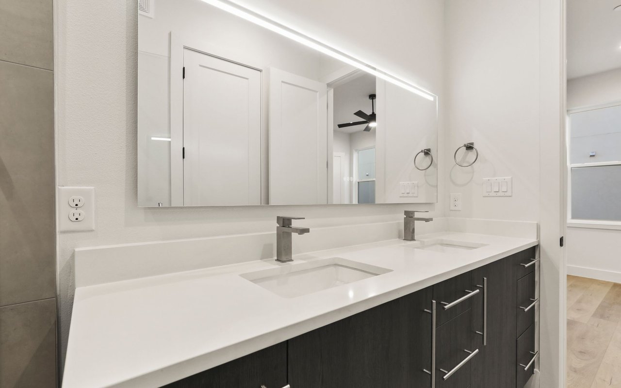 1855 Summit Ave, #102