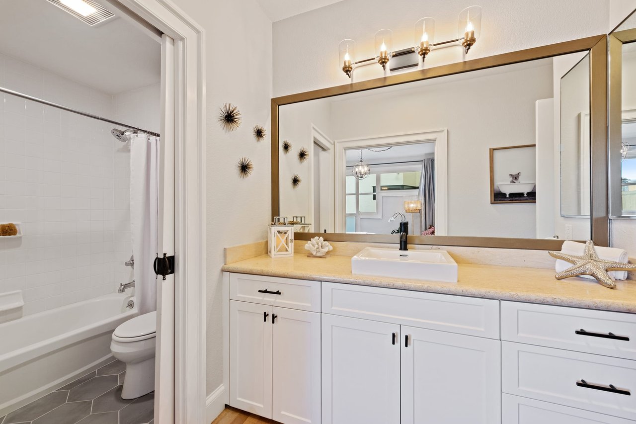 Stylishly Hip 1440 Broadway #202 