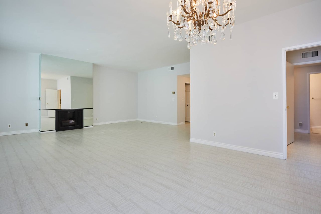 Walk to the best of Beverly Hills! 2BR+Den/2.5 baths