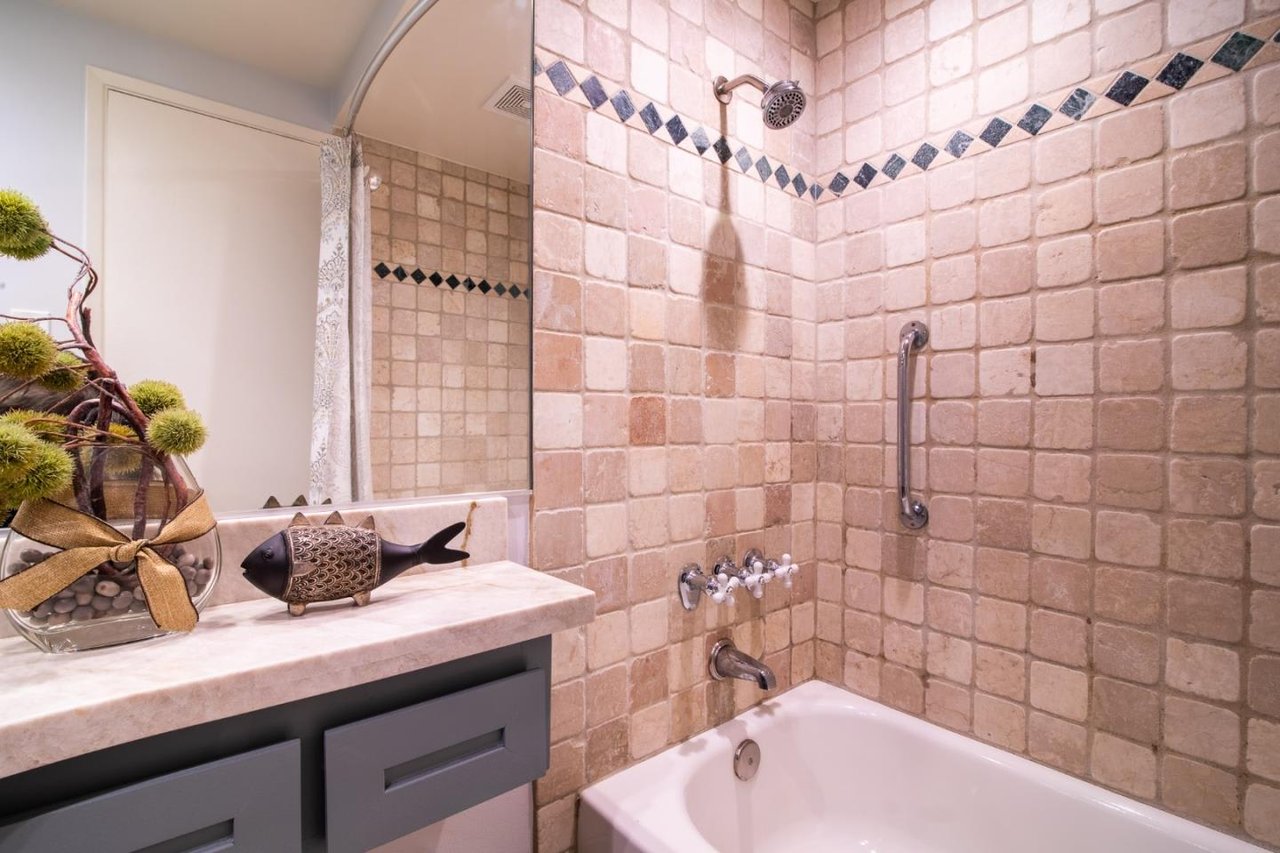 707 Fathom Dr, Unit 203