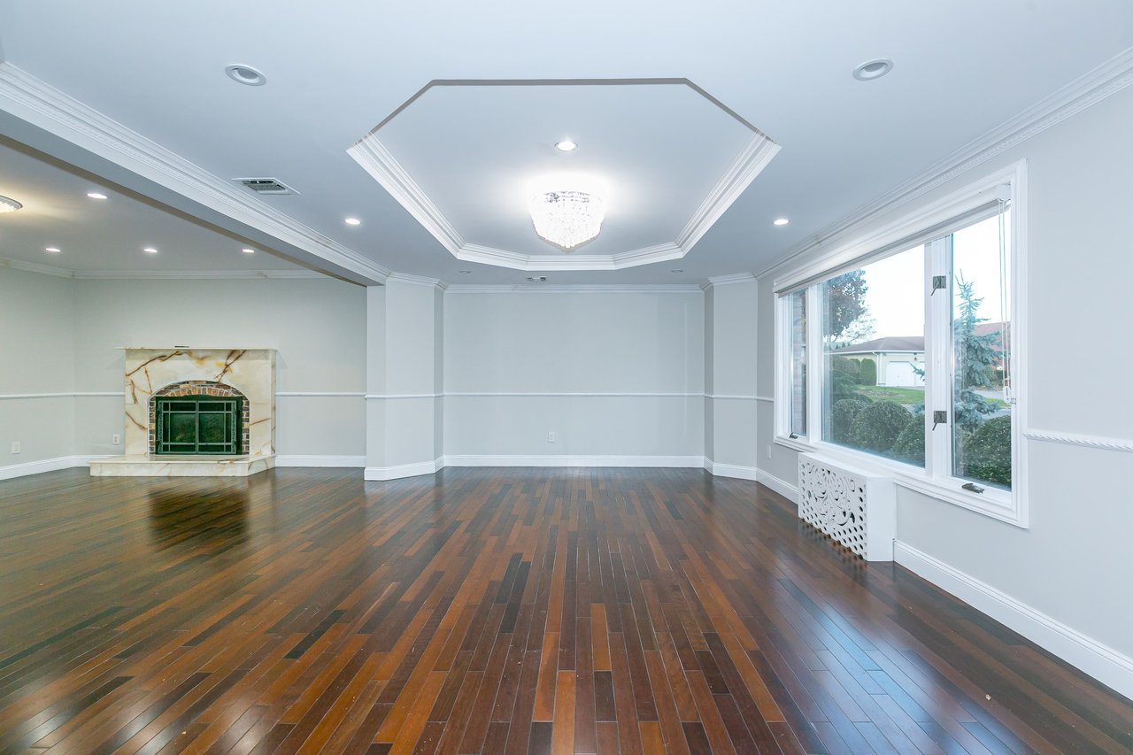 1 W Fern Drive, Jericho