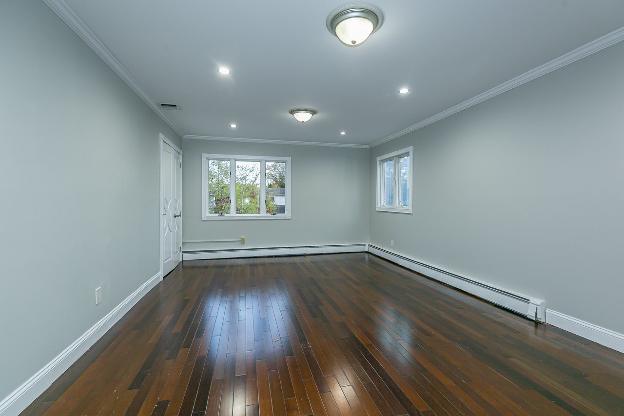1 W Fern Drive, Jericho