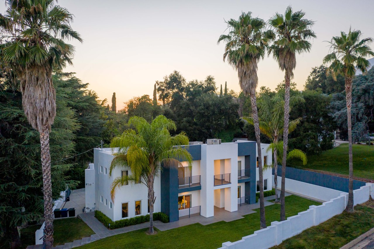 691 East Las Flores