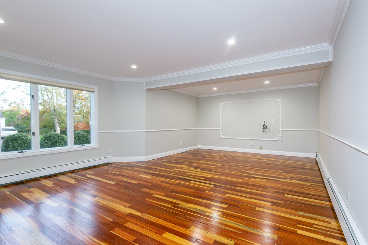 1 W Fern Drive, Jericho