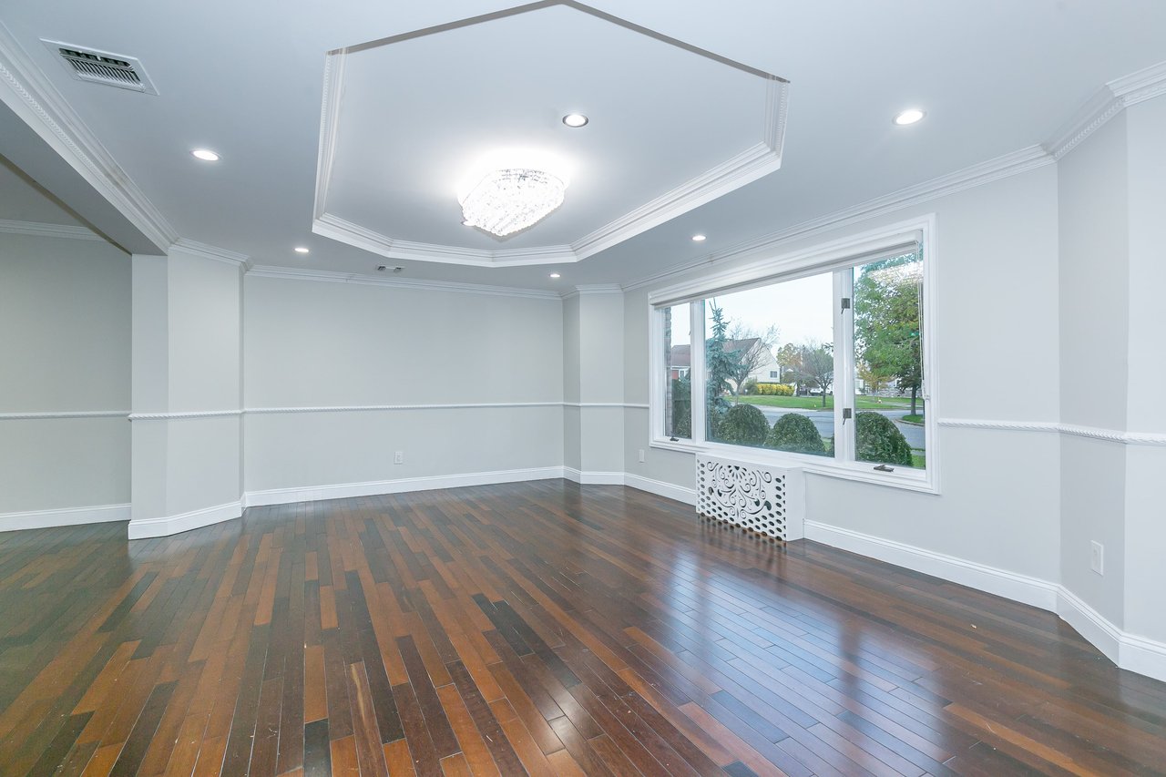 1 W Fern Drive, Jericho