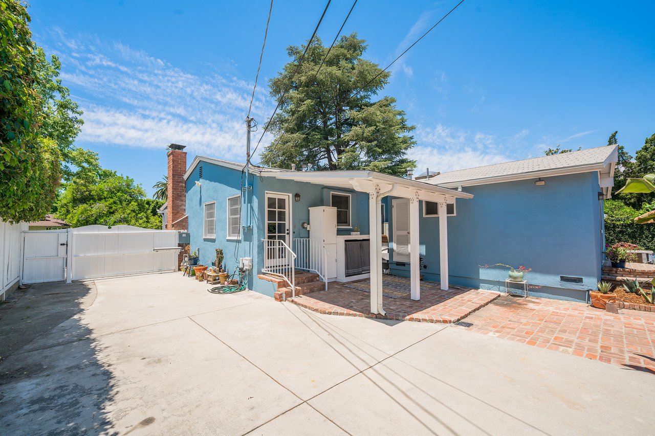 5532 Greenbush Ave.