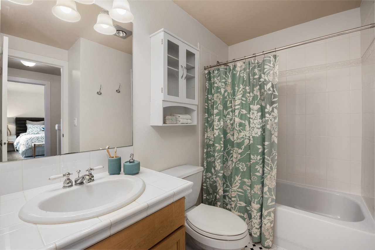 301 W Raye St #102
