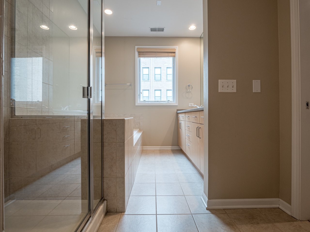 1351 W Altgeld Street # 3F