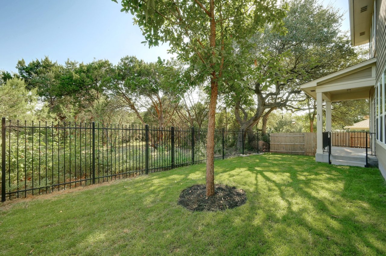 712 Waterfall Way